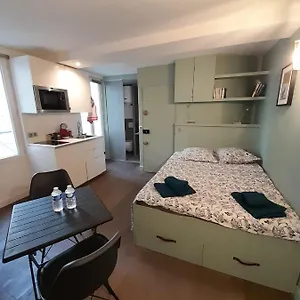 Studio équipé Métro Abbesses à Montmartre Appartement Paris